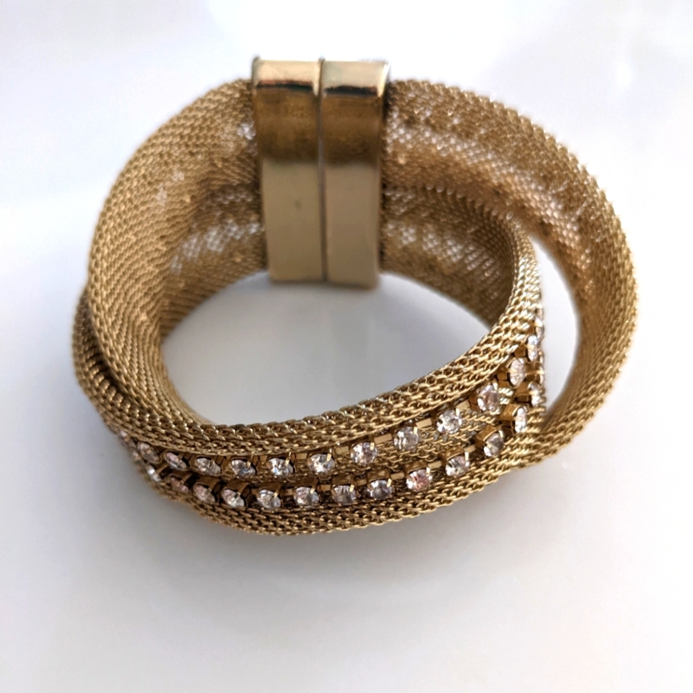 🎊3/$20 SALE🎊 Vintage Gold-tone Metal and Stone Wrap Magnetic Bracelet